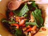 Salade croustillante aux dattes et aux épinards (100% vegandelicious)